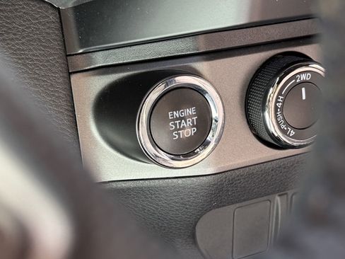 Used 2019 Toyota Tacoma TRD Off-Road image 4