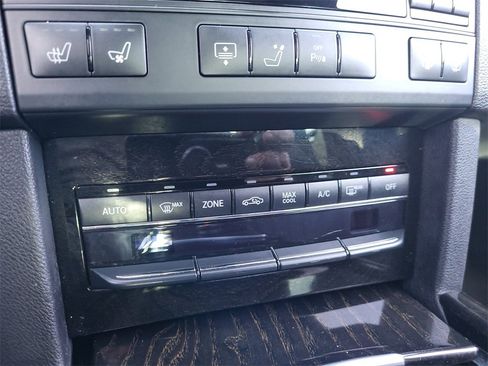 Used 2012 Mercedes-Benz E 550 4MATIC Sedan image 27