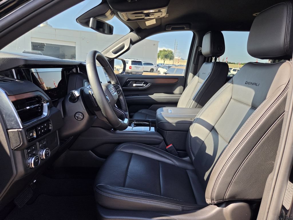 Used 2025 GMC Yukon Denali AWD/4WD image 26