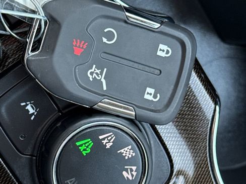 Used 2023 GMC Acadia AT4 image 35