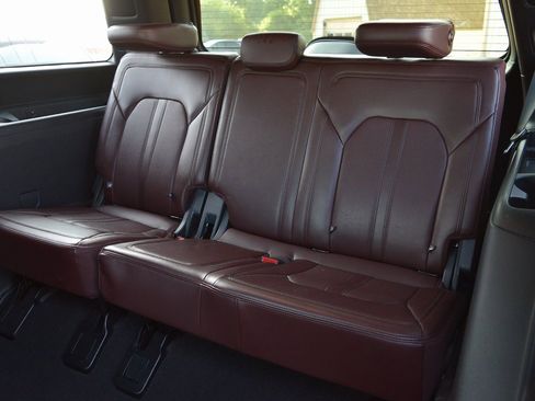 Used 2024 Ford Expedition Limited image 28