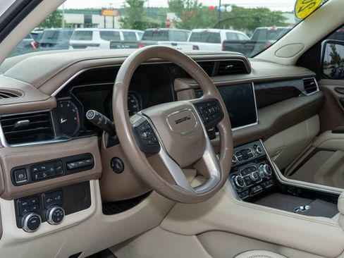 Used 2021 GMC Yukon Denali AWD/4WD image 9