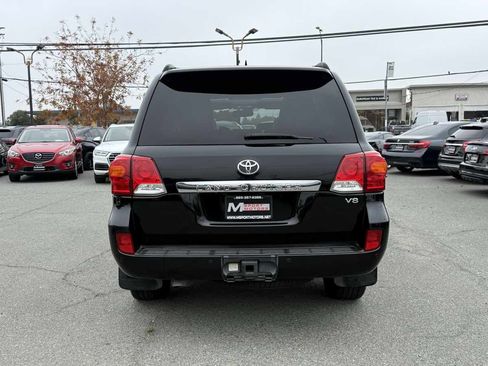 Used 2015 Toyota Land Cruiser image 9