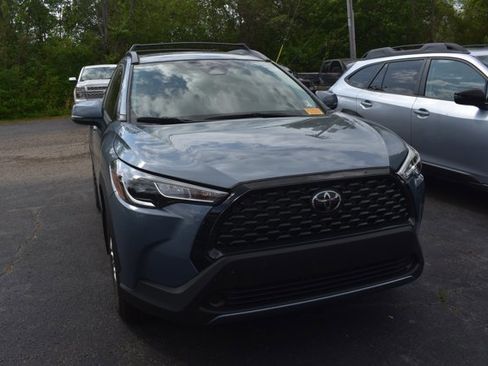 Used 2024 Toyota Corolla Cross LE image 2