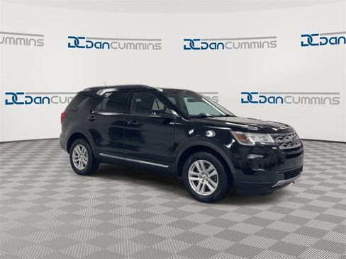 Used 2018 Ford Explorer XLT w/ Equipment Group 202A image 2