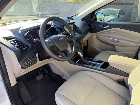 Used 2019 Ford Escape SE image 14