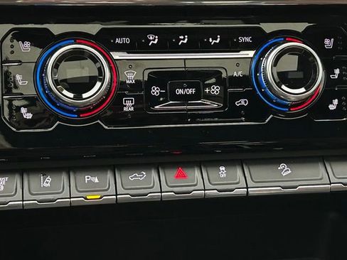 Used 2025 GMC Sierra 2500 Denali Ultimate image 29