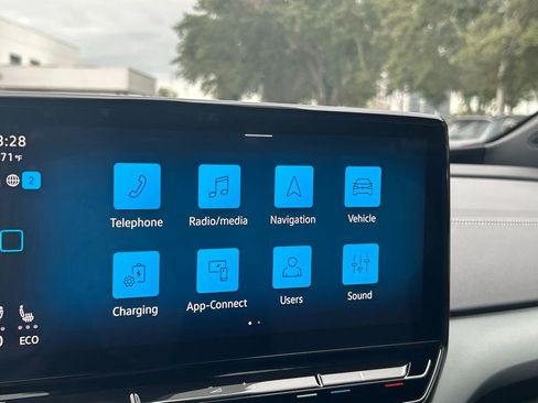 Used 2024 Volkswagen ID.4 2WD image 16