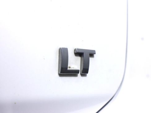 Used 2021 Chevrolet Equinox LT FWD image 38