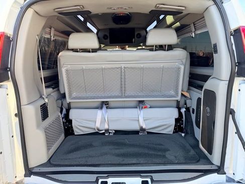 Used 2019 Chevrolet Express 2500 Extended w/ Enhanced Convenience Package RWD image 20