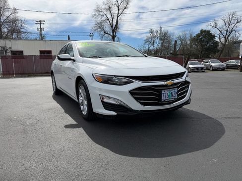 Used 2020 Chevrolet Malibu LT image 2