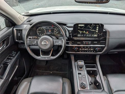 Used 2022 Nissan Pathfinder SL w/ SL Premium Package image 19