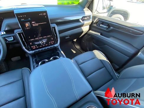 Used 2025 GMC Yukon Elevation AWD/4WD image 31