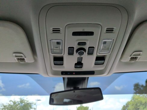 Used 2022 GMC Yukon Denali RWD image 30
