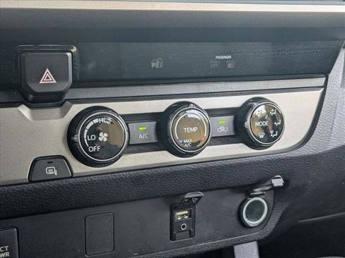 Used 2017 Toyota Tacoma TRD Off-Road image 9