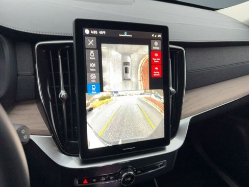 Certified 2025 Volvo XC90 B6 Plus image 23