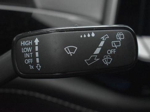 Used 2024 Volkswagen Atlas Cross Sport SE image 23