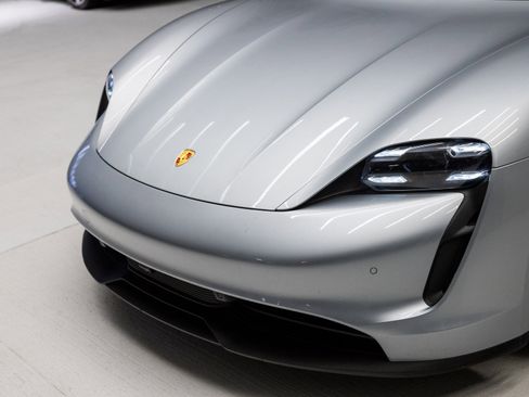 Used 2020 Porsche Taycan 4S image 32