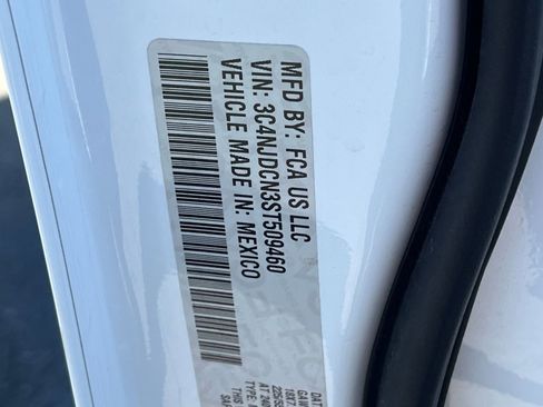 Used 2025 Jeep Compass Limited image 30