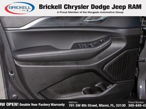 New 2025 Jeep Grand Cherokee Laredo image 10