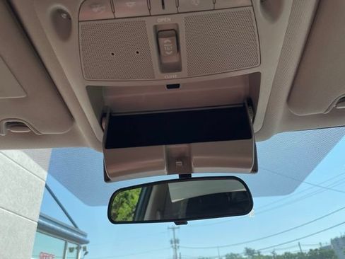 Used 2017 Nissan Rogue SV AWD/4WD image 36
