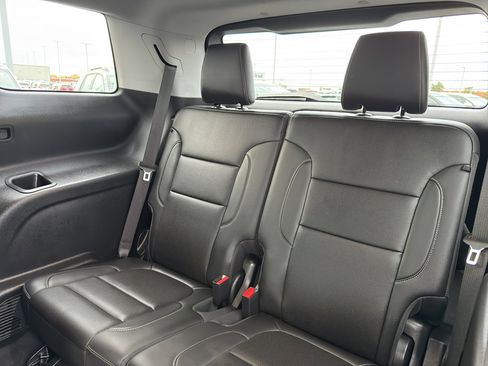 Certified 2023 GMC Acadia SLT w/ Preferred Package image 34