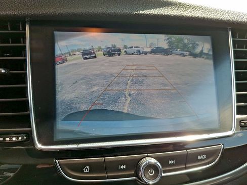 Used 2021 Buick Encore Preferred AWD/4WD image 15