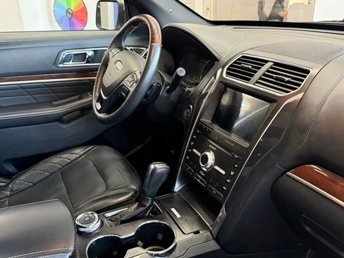 Used 2019 Ford Explorer Platinum AWD/4WD image 27