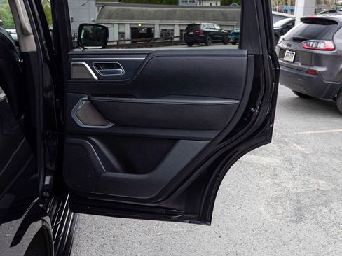 Used 2025 INFINITI QX80 Sensory AWD/4WD image 15