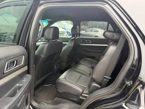 Used 2016 Ford Explorer XLT w/ Equipment Group 202A AWD/4WD image 33