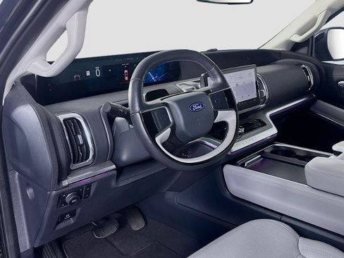 Certified 2025 Ford Expedition Platinum AWD/4WD image 9