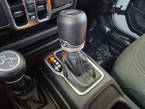 Used 2025 Jeep Gladiator Sport AWD/4WD image 12