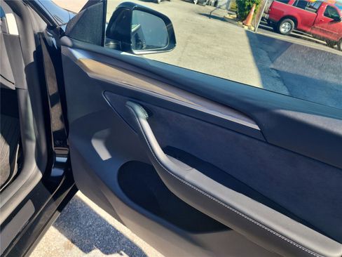 Used 2022 Tesla Model Y Performance image 24