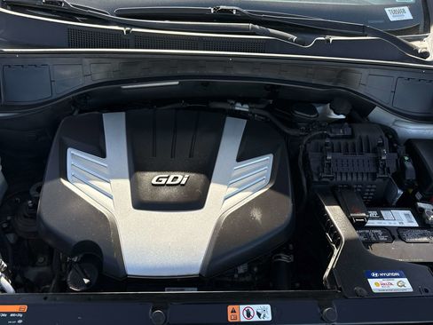 Used 2017 Hyundai Santa Fe AWD image 9