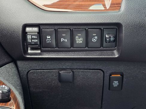 Used 2017 Toyota Sienna Limited Premium AWD/4WD image 35