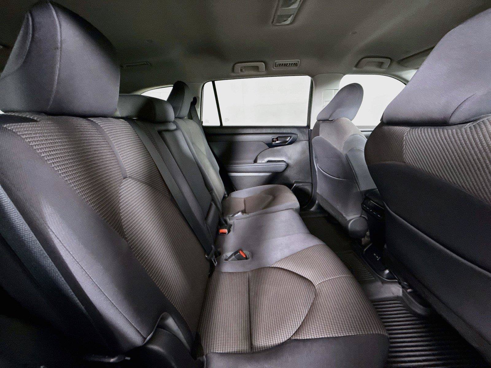 Used 2023 Toyota Highlander L FWD image 37
