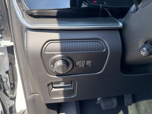 New 2026 Jeep Grand Wagoneer Summit AWD/4WD image 17