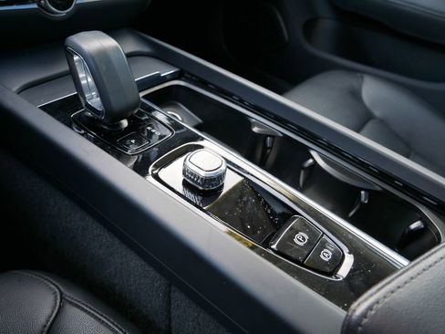 Used 2024 Volvo S60 B5 Core image 20