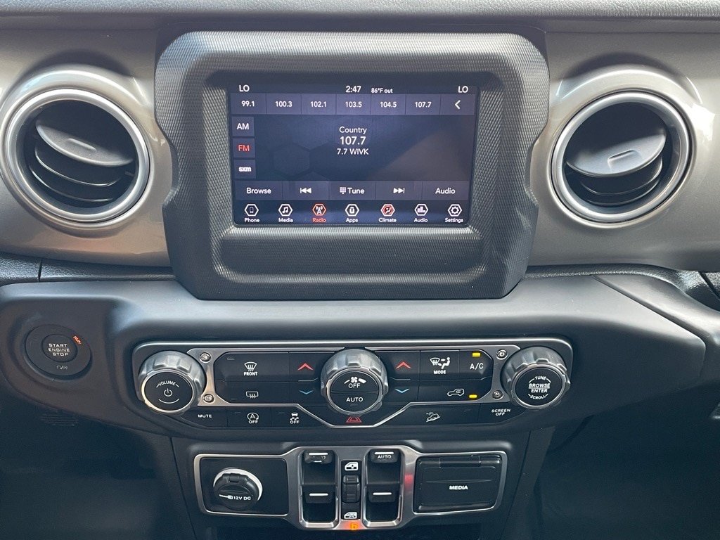 Used 2018 Jeep Wrangler Unlimited Sahara AWD/4WD image 18