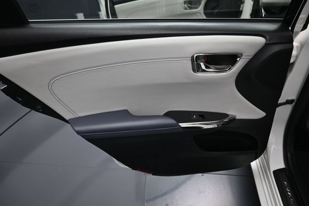 Used 2013 Toyota Avalon Limited FWD image 25