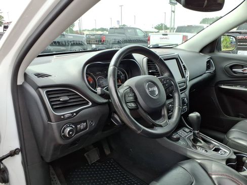 Used 2019 Jeep Cherokee Trailhawk w/ Comfort/Convenience Group AWD/4WD image 7