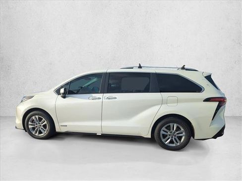 Certified 2021 Toyota Sienna Limited FWD image 6