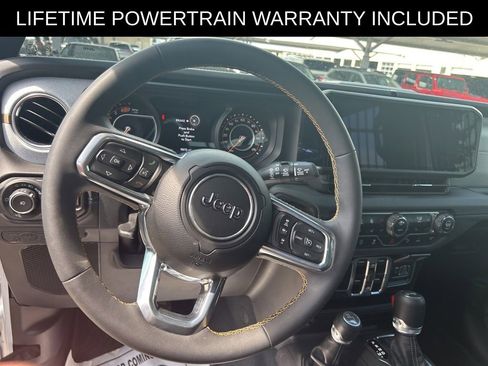 Used 2024 Jeep Wrangler Unlimited Sahara w/ Technology Group AWD/4WD image 13