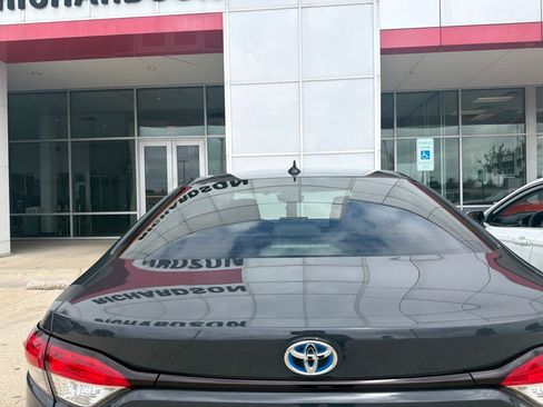 Used 2025 Toyota Corolla LE FWD image 4