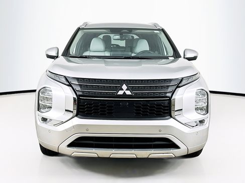 Used 2024 Mitsubishi Outlander SEL image 2