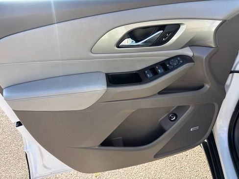 Used 2018 Chevrolet Traverse LT FWD image 18
