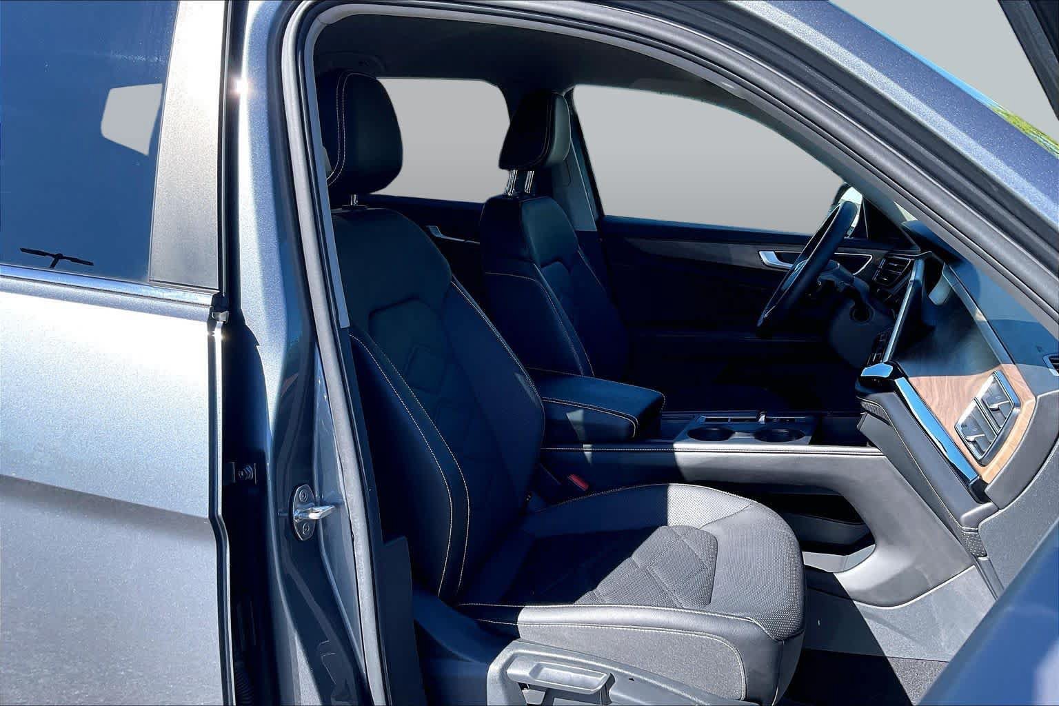 Used 2024 Volkswagen Atlas SE FWD image 8