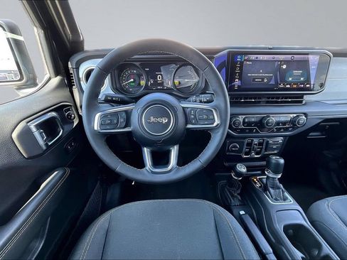 Used 2025 Jeep Wrangler Unlimited Sahara w/ Safety Group AWD/4WD image 5