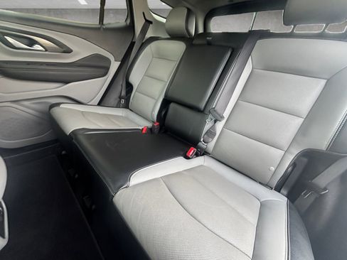 Used 2022 GMC Terrain SLT w/ Infotainment Package II FWD image 27