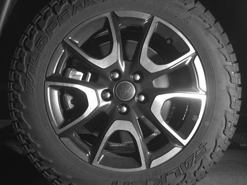 Used 2025 Jeep Compass Trailhawk AWD/4WD image 12
